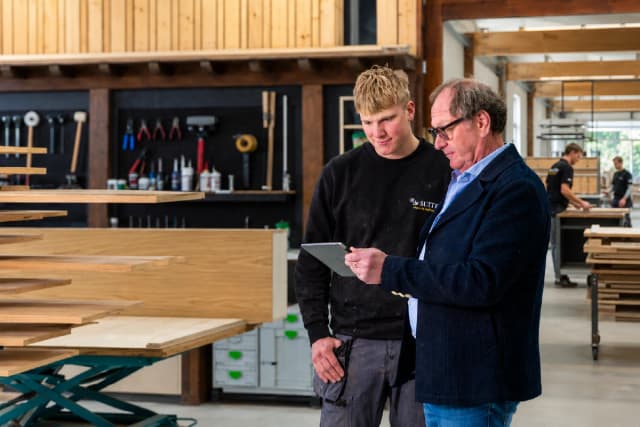 Wim en zijn zoons in het atelier van De Suite