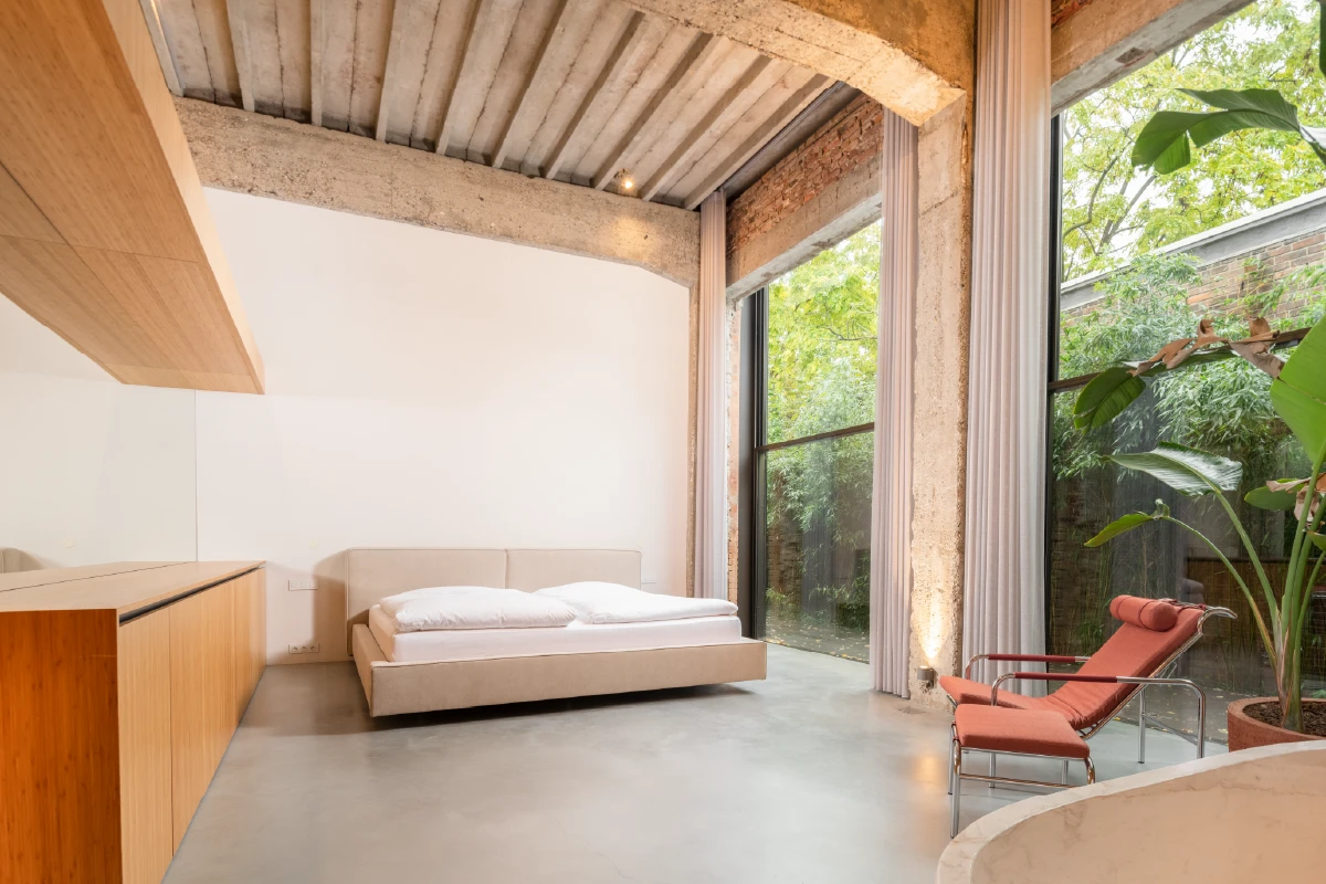 Extra laag bed op maat in oud badhuis