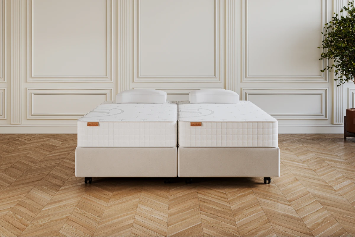 Tweepersoons deelbaar bed N°1 in frontaanzicht, leverbaar in alle afmetingen