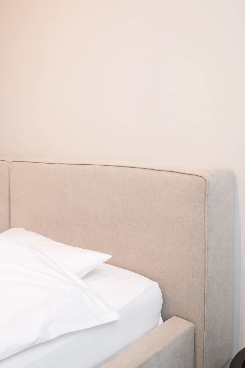 Biesdetail in hoofdeinde en voeteneinde