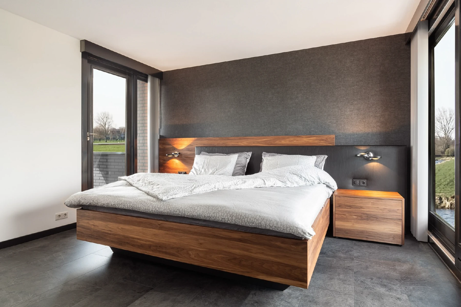 houten bed op maat met mahonie en olijf