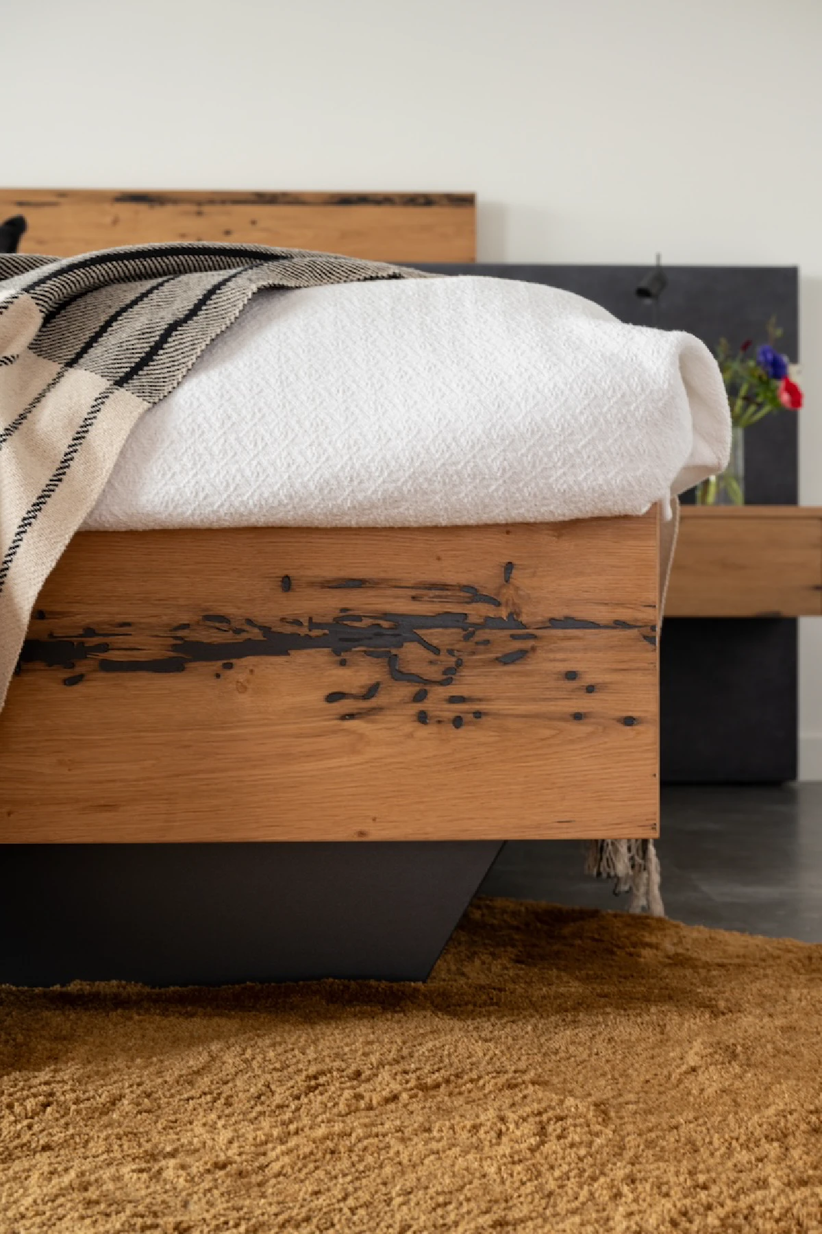 Zwevend effect van het houten bedframe