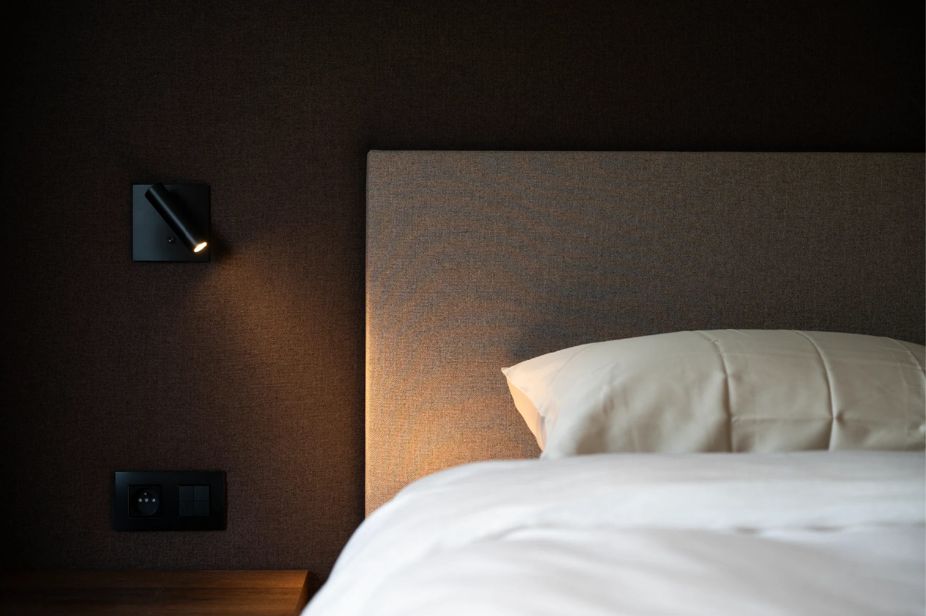 Bedlamp Enna Square bij het hoofdpaneel