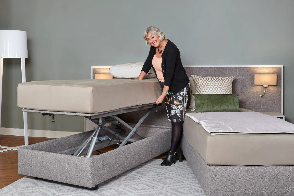 Deelbaar hoog-laag bed in de hoogste stand om het makkelijk op te maken