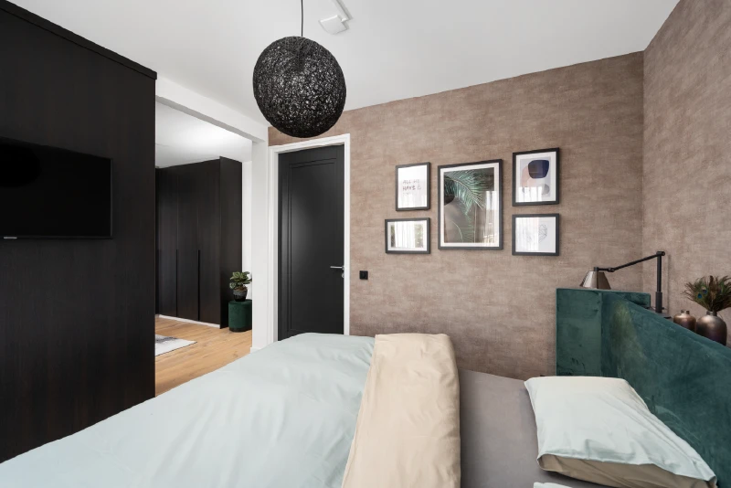 Hotel chique slaapkamer met luxe bed en inloopkast