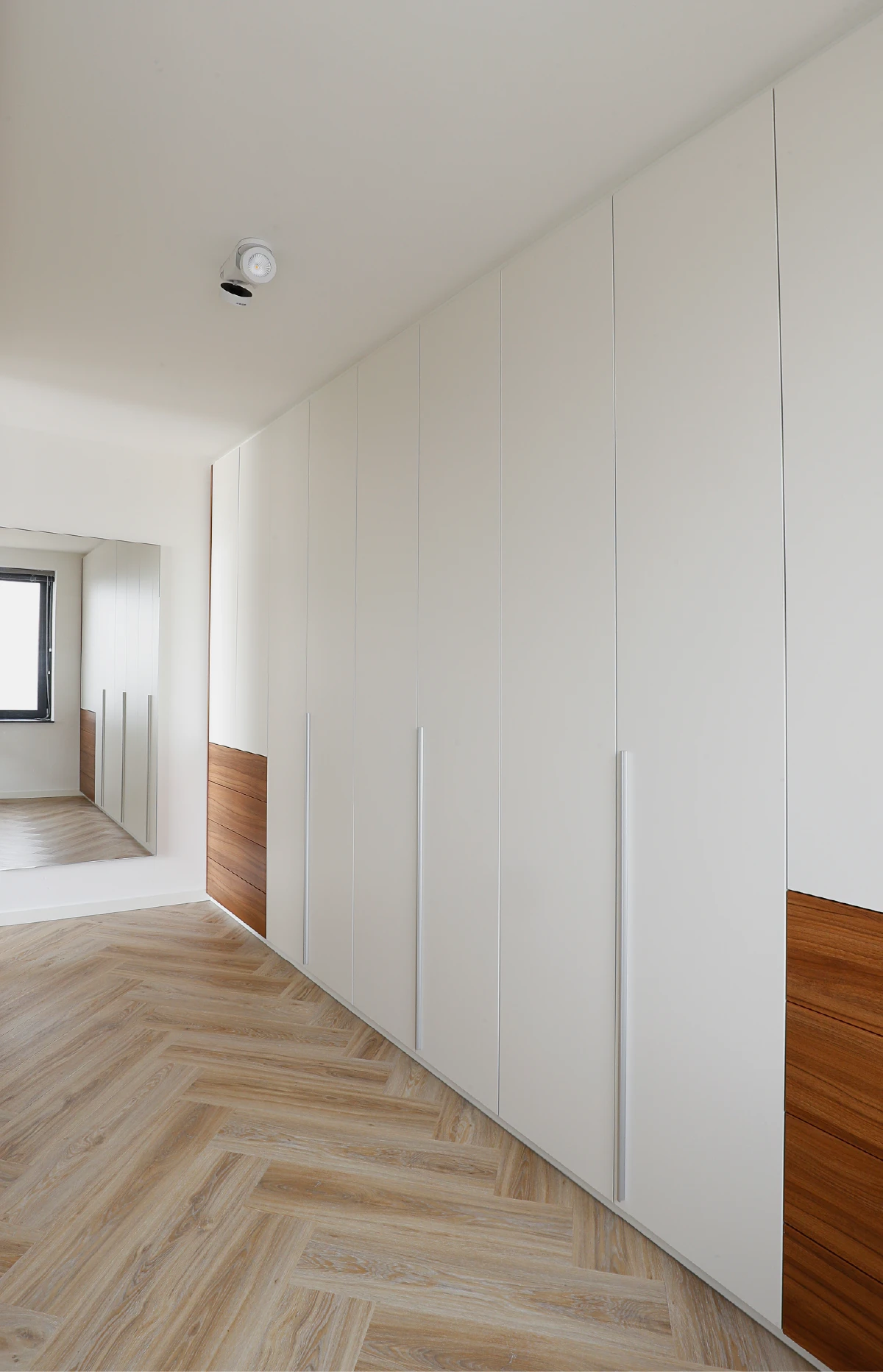 Inloopkast met draaideuren