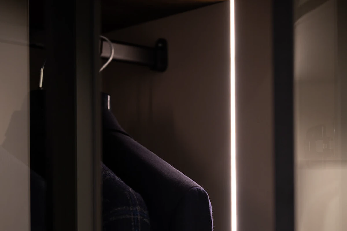 Ingebouwde verlichting in kastinterieur