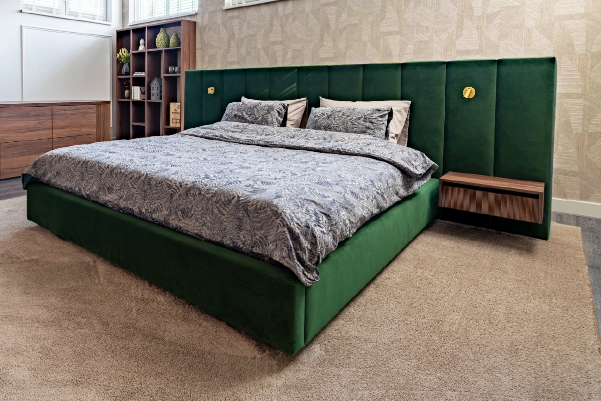 Luxe bed met hoofdpaneel op maat