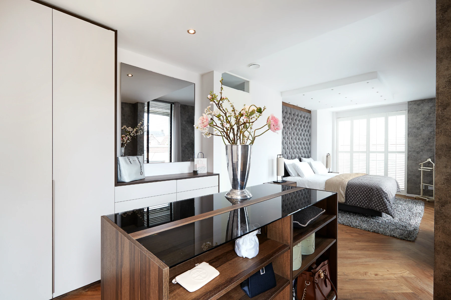 Room divider in slaapkamer in hotelstijl