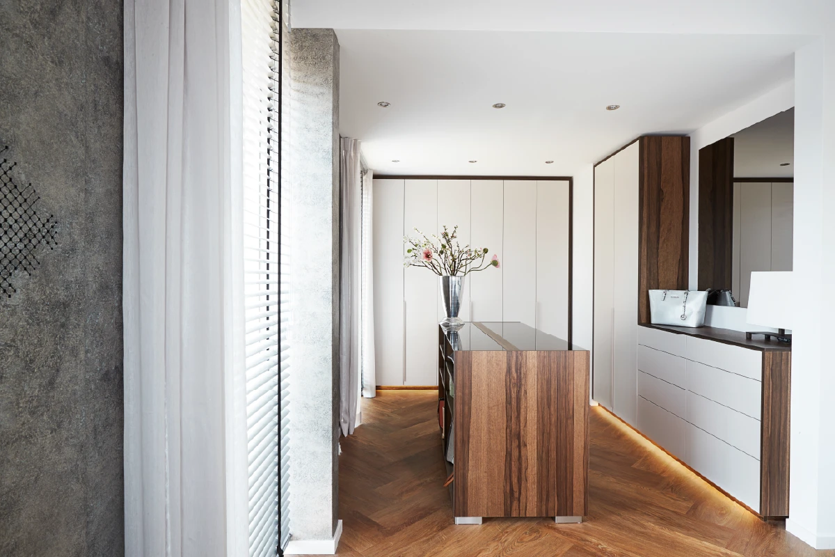 Inbouwkasten met room divider