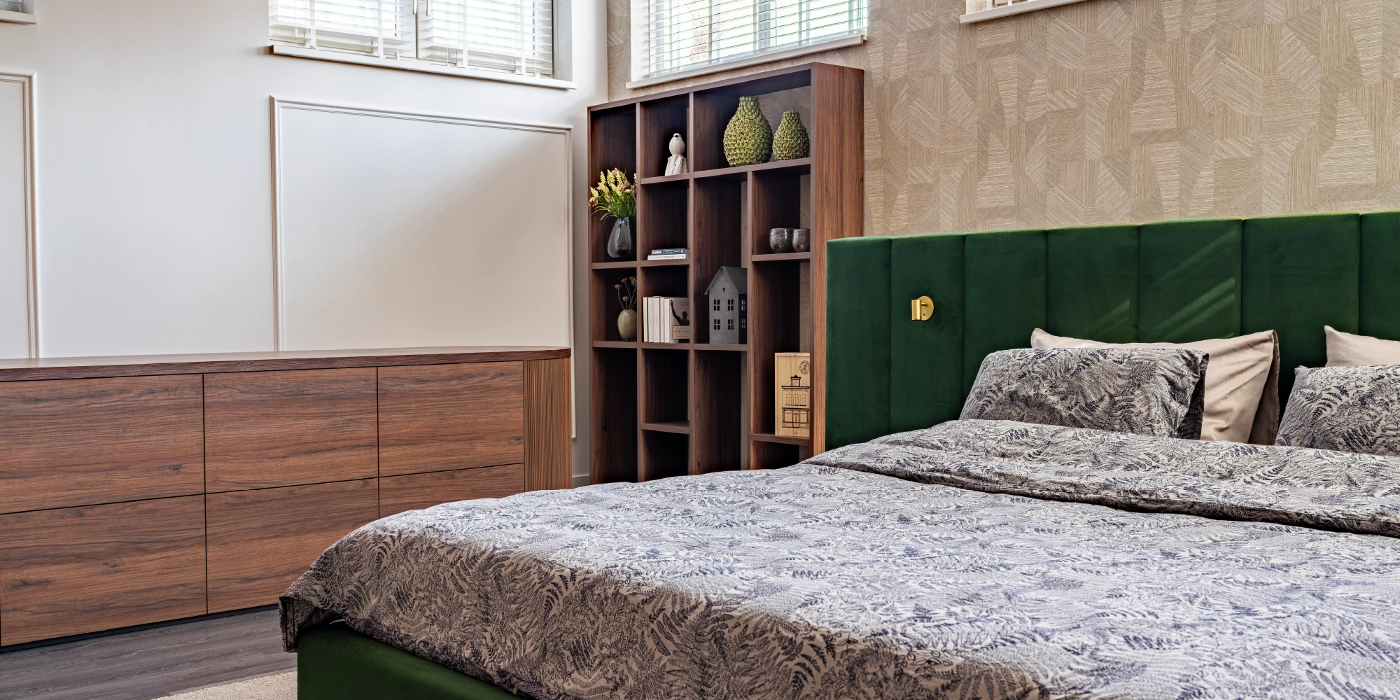 Moderne slaapkamer met design en dressoir