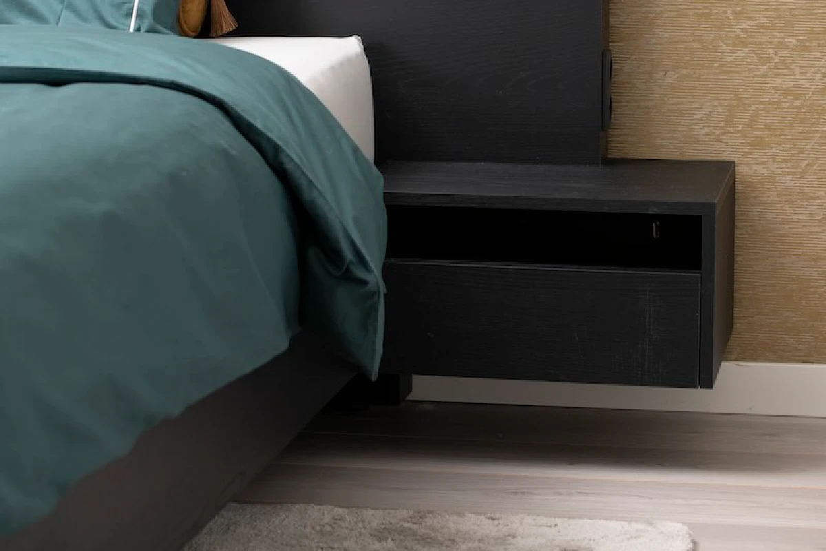 Zwevende nachtkastjes in zwart eiken