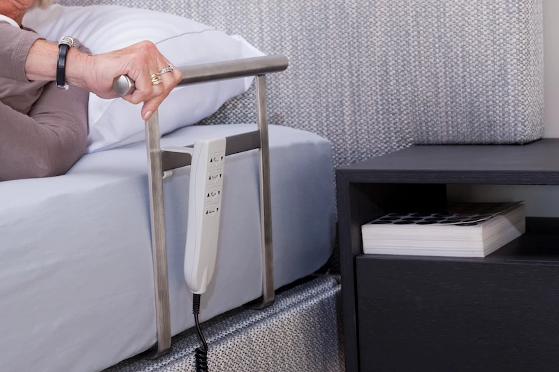 Omdraaien in bed bij Parkinson: stevig matras en hulpmiddelen indien nodig