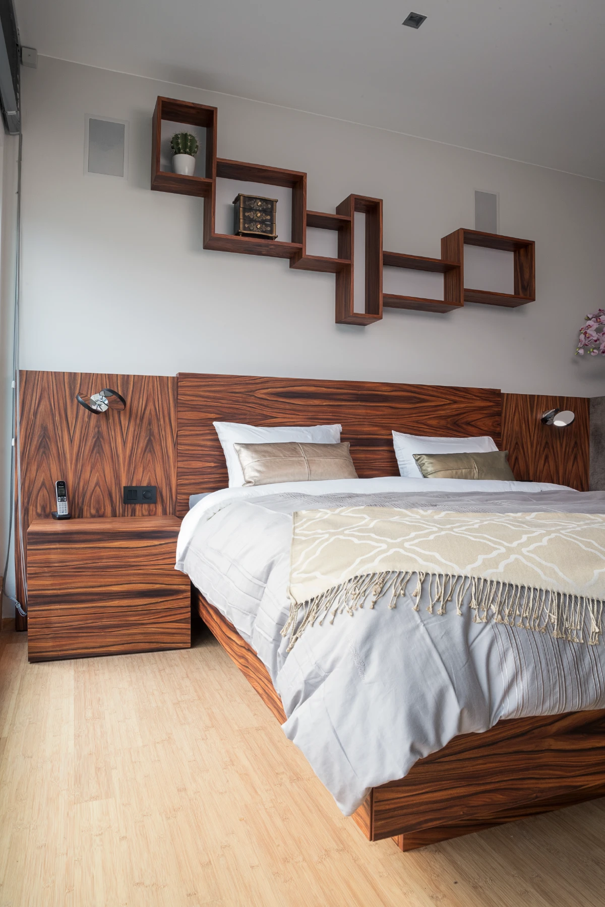 Vakkenelement herhaald boven het bed