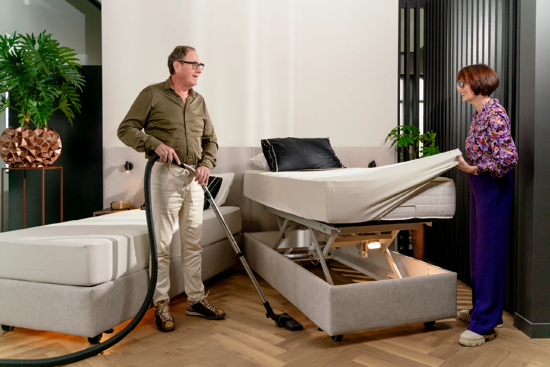 Hoog-laag bed bij Parkinson: in hoogte verstelbaar, deelbaar en verrijdbaar