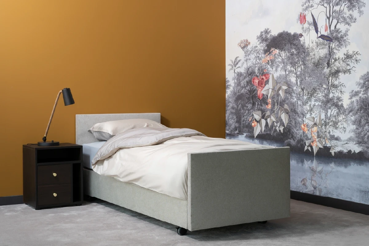 Luxe slaapkamer met seniorenbd 90x200