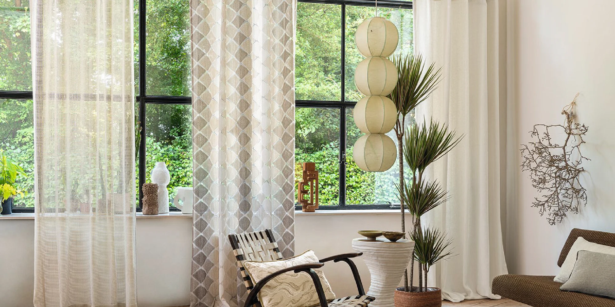 Slaapkamer met gordijnen