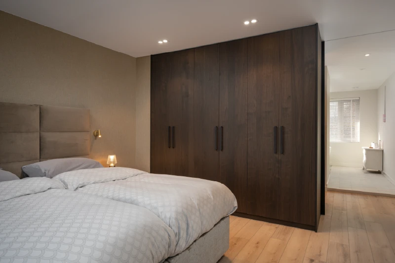 Van twee kleine kamers naar een grote slaapkamer