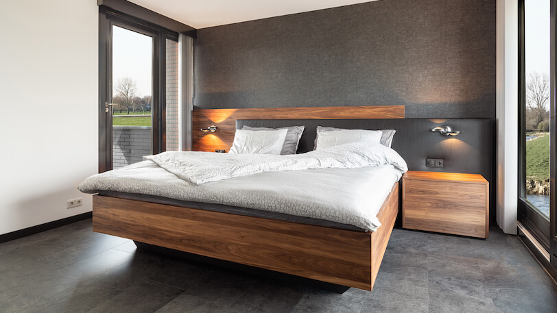 luxe houten design bed duo pezze, zwevend op plint