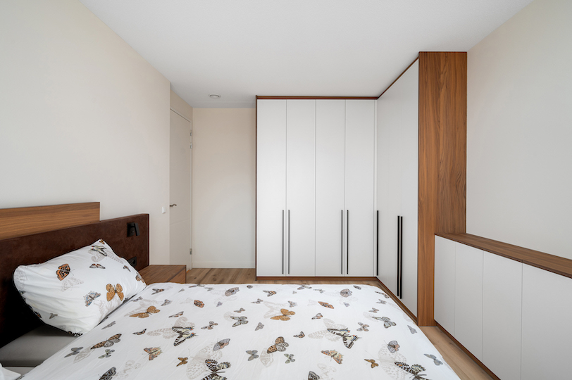 complete slaapkamer indeling met hoog laag bed