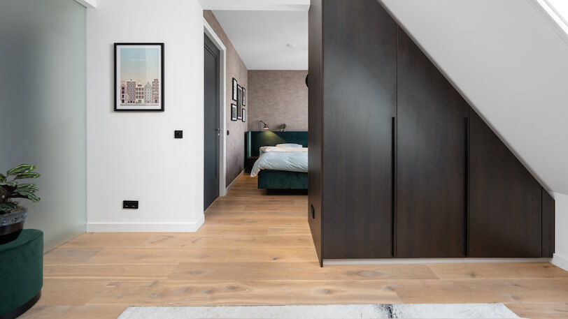 design bed met kast op maat in zolder slaapkamer