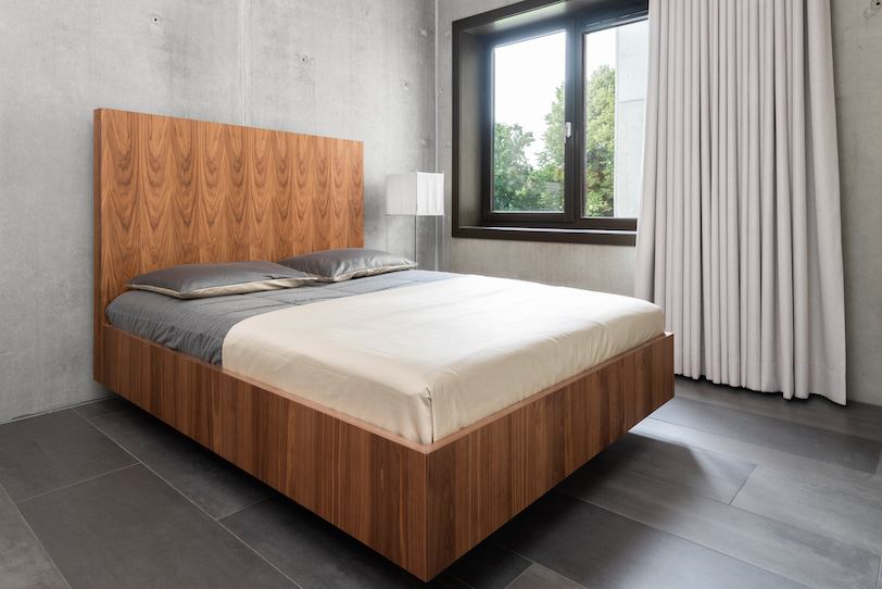 design bed van noten hout