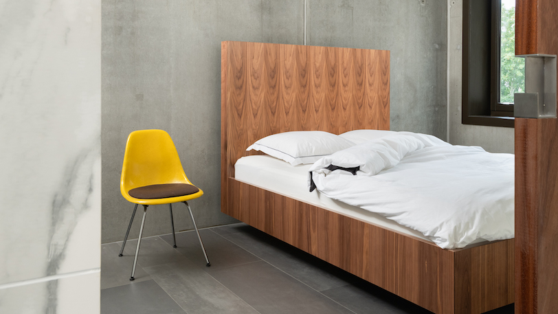 industriële slaapkamer met design bed