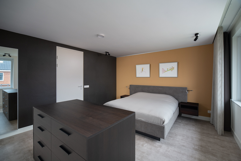 moderne slaapkamer met room divider
