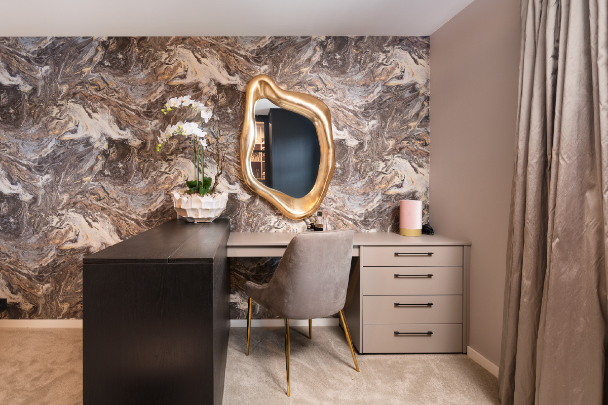 Slaapkamer – overzicht met kastenwand