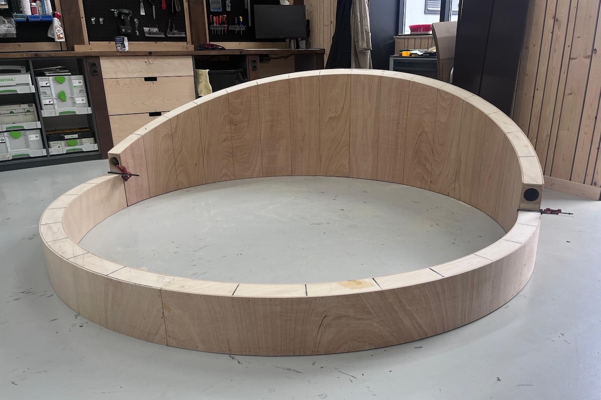 Productie van het ronde bed frame