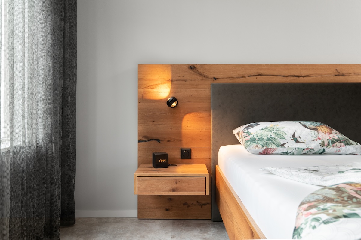 Houten slaapkamerinterieur ontworpen door De Suite