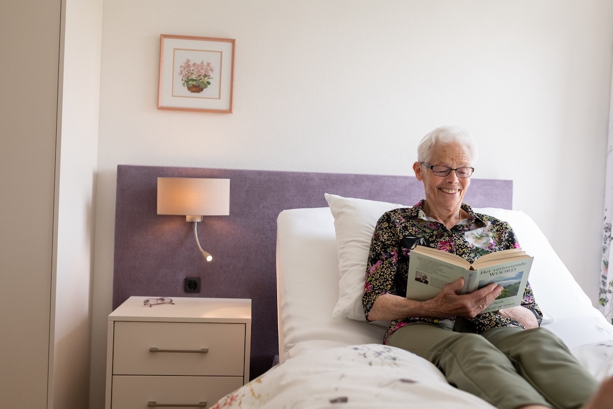 Seniorenslaapkamer met hoog-laag twijfelaar van 120 cm